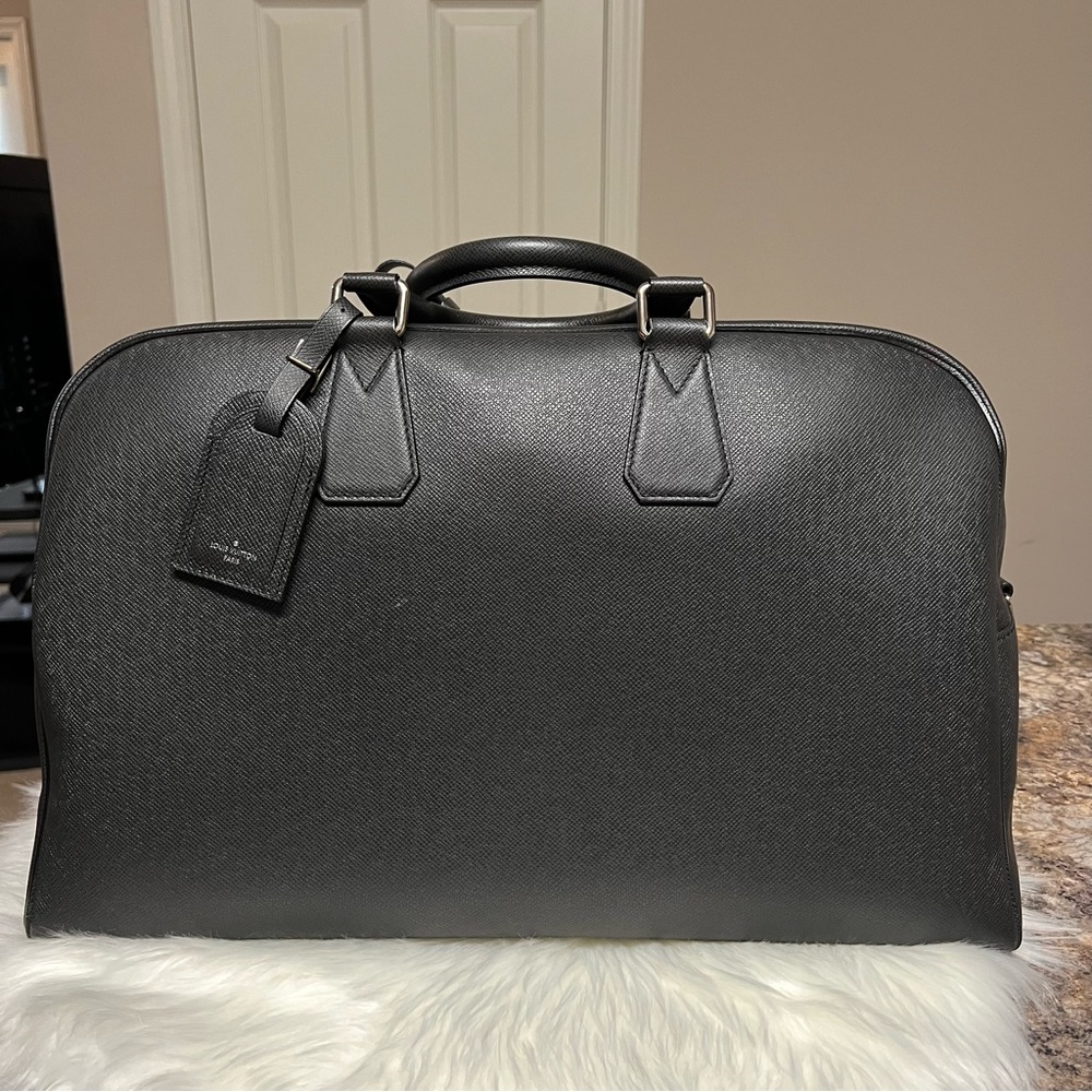 LOUIS VUITTON Neo Kendall Taiga Travel Bag for Men/Women